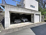 屋根・シャッター付の駐車場
