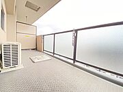 南西向きのバルコニーでお洗濯も捗ります。