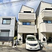 ビルトイン駐車場付き物件。
