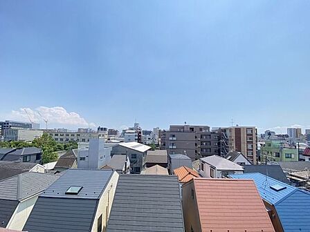 眺望は前面に高い建物がない為良好です。