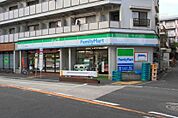 ファミリーマート 徒歩7分。徒歩5分。 520m