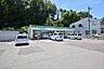 周辺：ファミリーマート川平一丁目店 徒歩11分。 870m