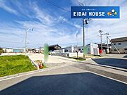 前面道路を含む現地現況外観写真