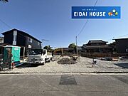 前面道路含む外観