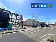 前面道路含む外観