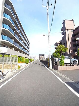 前面道路は人通...