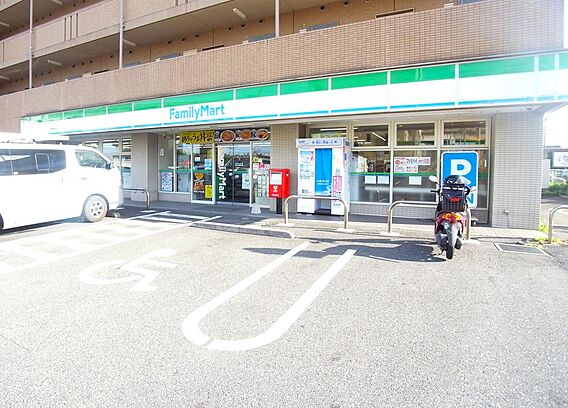 ファミリーマー...