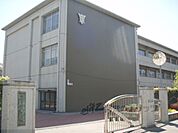 四条中学校まで240メートル