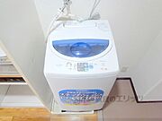 室内に洗濯機がおけます。