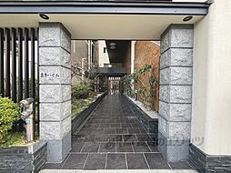 8 / 22