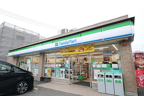 画像24:ファミリーマート　中川松葉町店