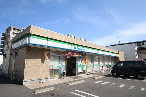 画像23:ファミリーマート　中川住宅西店