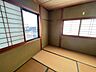 和室：多用途に様々な使い方が出来る和室付きです。お客様がいらっしゃった時の客間、お子様の遊び場、寝転がってのんびり休日を過ごす癒しの場、などなど、和室があるのは嬉しいですね。