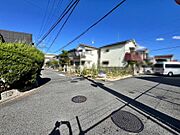 業務スーパーまで徒歩７分！デイリーカナートまで徒歩１１分！サンディまで徒歩１２分！毎日のお買い物に便利ですね！その日の特売日などでスーパーを選べますね♪