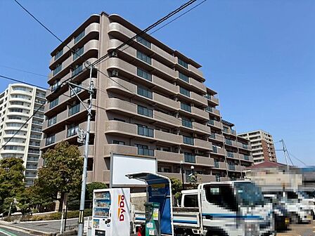 人が通り抜けられるタイプのウォークスルークローゼットです!クローゼット内を通り抜けることができるので家事がスムーズになりますね!