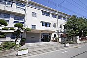 三国丘中学校まで徒歩１１分