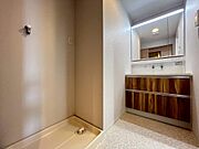 【洗面所】シャワー付きなので、朝の身支度の忙しい時間に重宝しますね♪