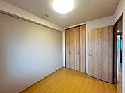 【クローゼット】お部屋を広く利用するために必須なクローゼットが全室付いています♪もちろんお荷物を収納されても良しの勝手の良いクローゼットは嬉しいですね♪