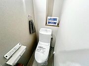 温水便座洗浄便座ですので、寒い日も温かい便座で安心して使用していただけますよ！