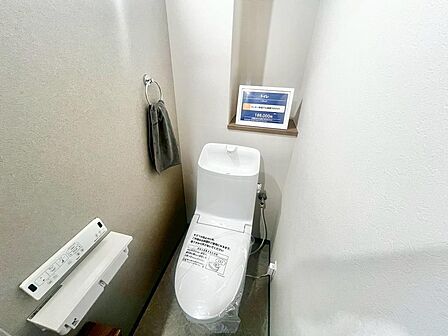 温水便座洗浄便座ですので、寒い日も温かい便座で安心して使用していただけますよ!