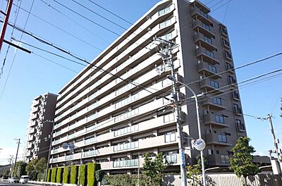 外観:南海本線「羽衣」駅まで徒歩11分!JR阪和線「東羽衣」駅まで徒歩15分!南海高師浜線「伽羅橋」駅まで徒歩5分!毎日の通勤や通学に便利ですね! 外観:南海本線「羽衣」駅まで徒歩11分!JR阪和線「東羽衣」駅まで徒歩15分!南海高師浜線「伽羅橋」駅まで徒歩5分!毎日の通勤や通学に便利ですね!
