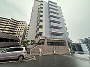 業務スーパーまで徒歩４分♪ローソンまで徒歩５分♪スギ薬局まで徒歩６分♪ミリオンタウンまで徒歩１２分♪エコールいずみまで徒歩１４分♪お買い物に便利な立地ですね♪