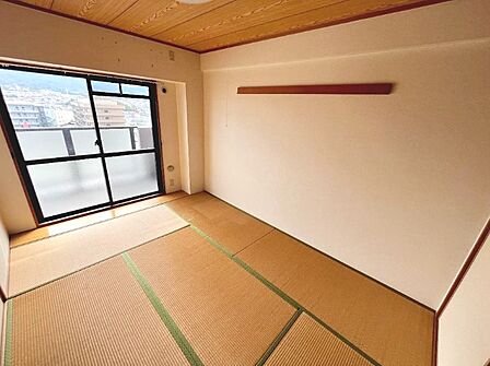 【和室あります】イグサの香りで癒しの空間です♪リビングの横にあるので、お子様のお昼寝スペースにもいいですね♪