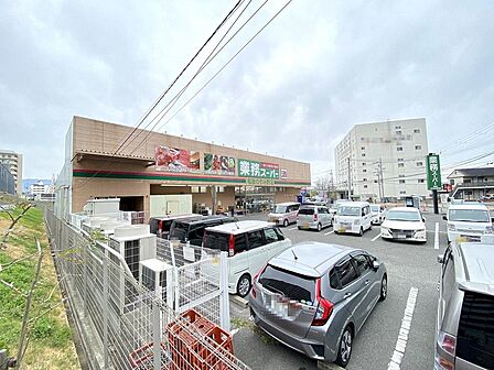 業務スーパー和泉のぞみ野店まで徒歩４分