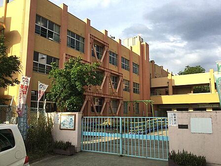 和泉市立緑ケ丘小学校まで徒歩１８分