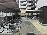 【駐輪場】屋根ございますので、雨で自転車が濡れないのは、嬉しいポイントですね！