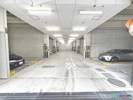 【駐車場】敷地内駐車場（月額：11000円〜15000円）ございますよ！要確認！詳しくは担当までお問い合わせください！