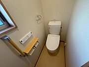 温水便座洗浄便座ですので、寒い日も温かい便座で安心して使用していただけますよ！
