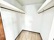 ウォークインクローゼットありますよ！季節の物や家族の思い出も大切に保管出来て嬉しいですね♪