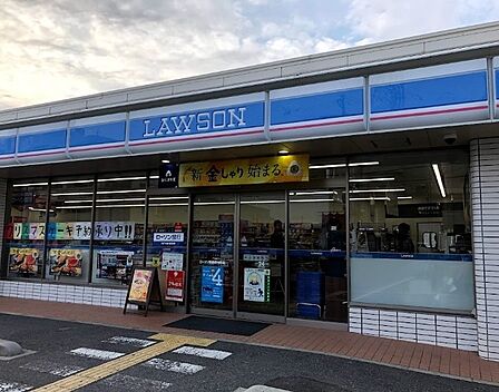 ローソン和泉府中町店まで徒歩9分