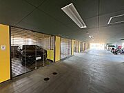 【駐車場】敷地内駐車場（月額：8000円〜10000円）ございますよ！要確認！詳しくは担当までお問い合わせください！