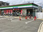 ファミリーマート堺金岡店まで徒歩１０分