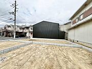 周辺にはスーパーや薬局など、商業施設がそろっていますよ！とても住みやすい環境ですよ♪