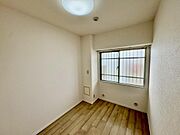 クロス・フローリング張替！綺麗な壁や床で室内が明るくなりますね！爽やかな気分でお過ごしいただけますよ！