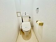 温水便座洗浄便座ですので、寒い日も温かい便座で安心して使用していただけますよ！