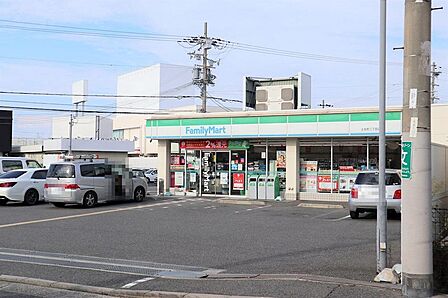 ファミリーマート東土生町２丁目店まで徒歩７分