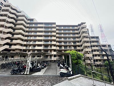 外観：【本日ご内覧可能】南西向きの角部屋！日当り良好です♪ルーフテラス付き！ぜひ現地でお確かめください♪