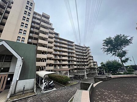 開放感のあるバルコニーです♪お洗濯も楽々快適に干せますよ♪南西面バルコニーですので、日当たり良好で洗濯物がよく乾きますよ！