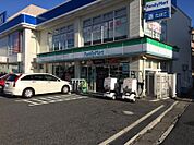 ファミリーマート京屋御陵前店まで徒歩３分