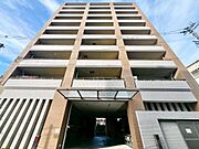 ファミリーマートまで徒歩５分！スギドラッグまで徒歩１５分！お買い物に便利な立地ですね！