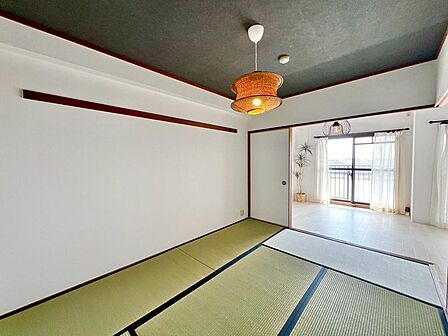 約6帖の和室はリビングに隣接してますので、繋げると広々お使い頂けますよ!来客時にも嬉しいですね!