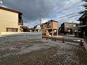 並列に駐車２台可能です！車の出し入れもスムーズできますね！