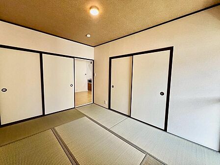 【和室】お子様と遊んだり、お客様を泊めたり、ゲストルームとしても利用できる和室♪タタミの良い香りがします♪