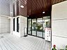 エントランス：現地見学当日から承っております♪現地周辺の環境や、駅までの道のりなど周辺環境も合わせてご確認いただき、ぜひご検討ください！