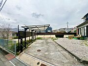 入出庫もしやすいカーポートです。広々空間をご覧ください。