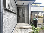 クロス・床もリフォームしますよ！綺麗な壁紙や床で部屋が明るく見えて気持ちも明るくなりますね♪
